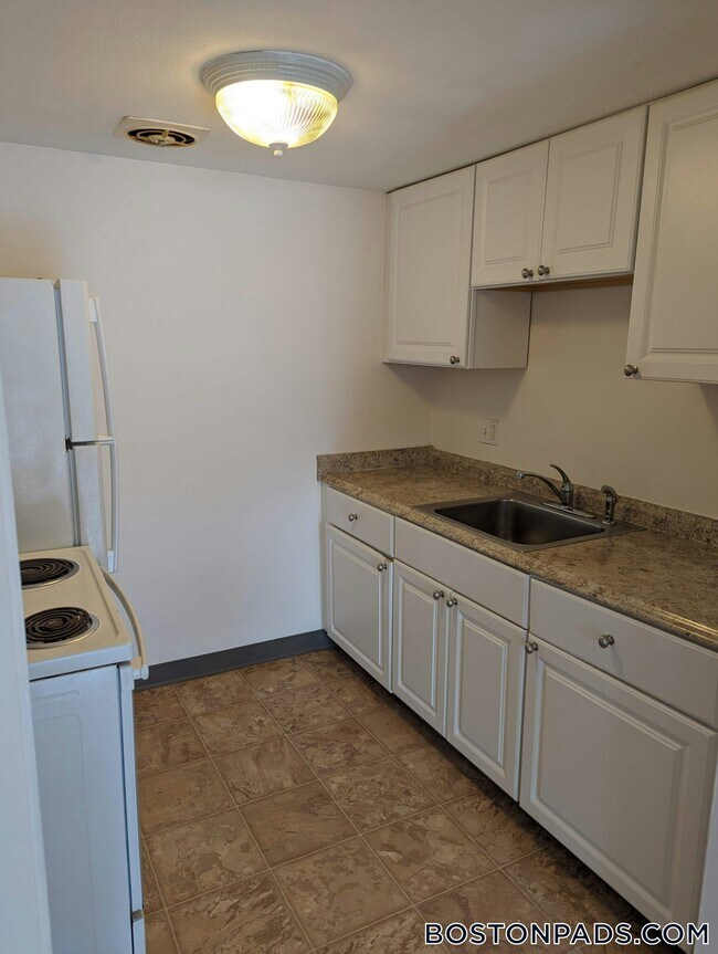 Building Photo - 525 Highland Ave