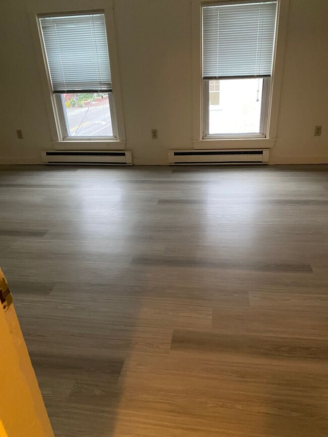 Building Photo - Totally Renovated 2 Bedroom in the heart o...