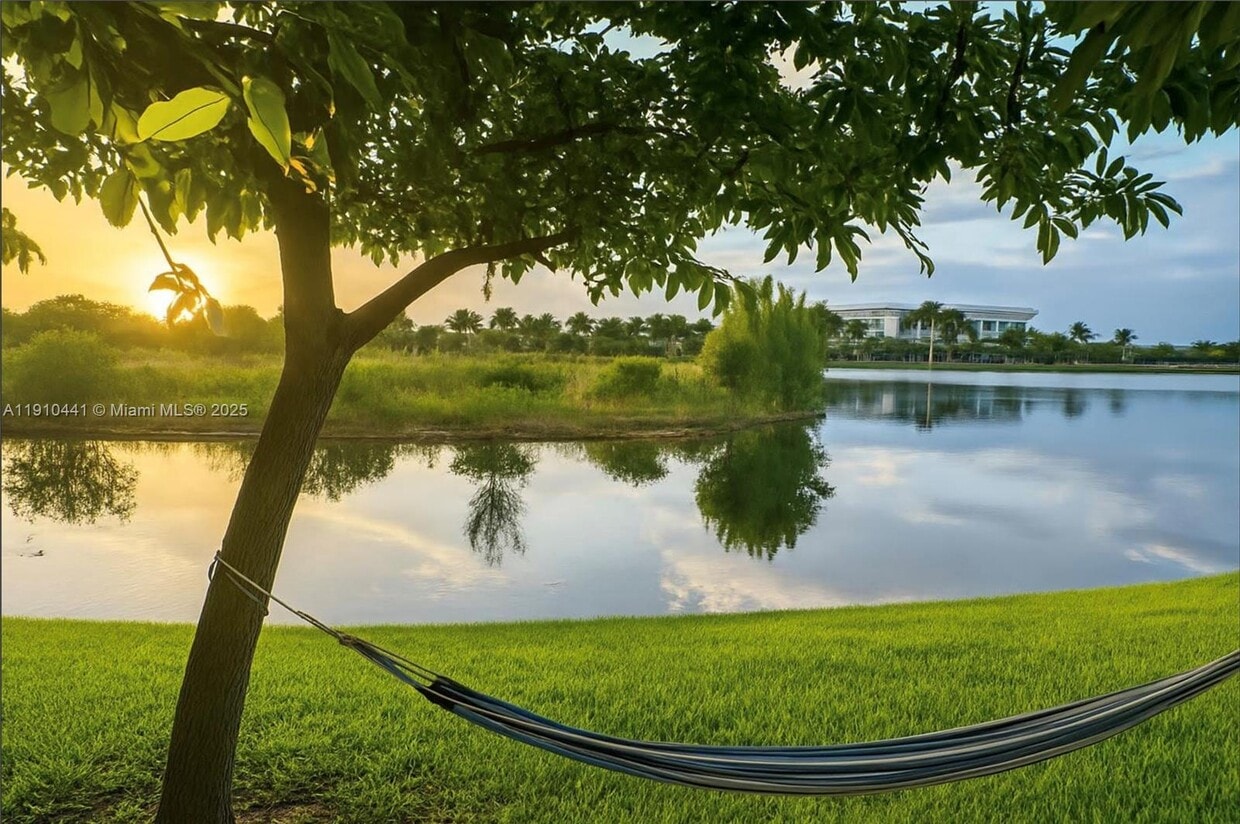 Foto principal - 1002 SW 144th Ave