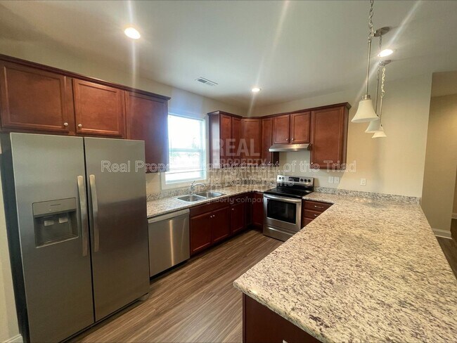 Foto del edificio - 206 Hassellwood Dr