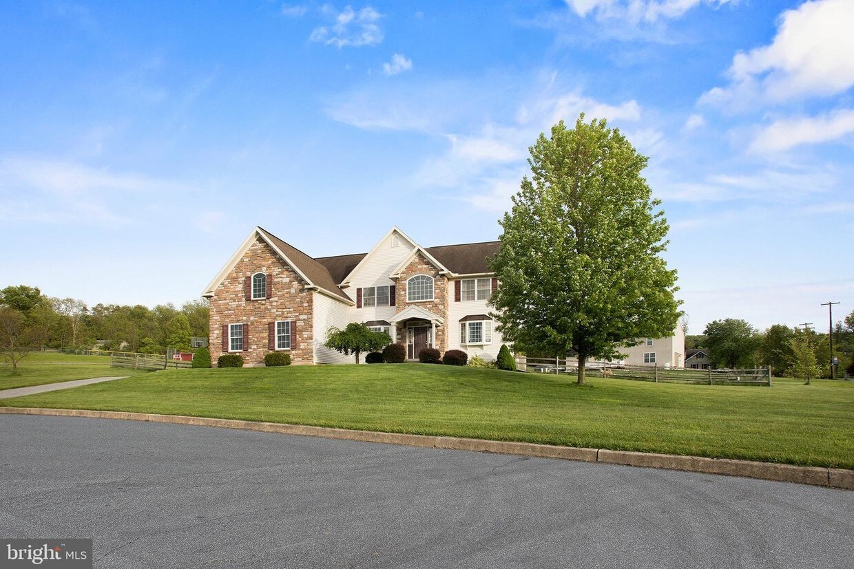 211 W Market St, Orwigsburg, PA 17961 House Rental in Orwigsburg, PA