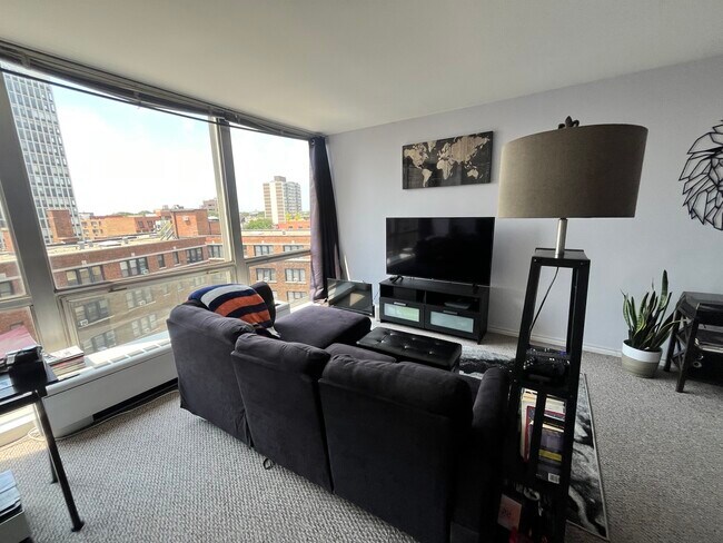 Foto del edificio - 2400 N Lakeview Ave