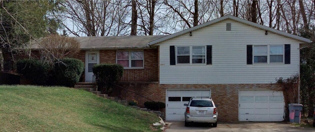 Foto principal - HALF DUPLEX IN LEXINGTON SCHOOLS!