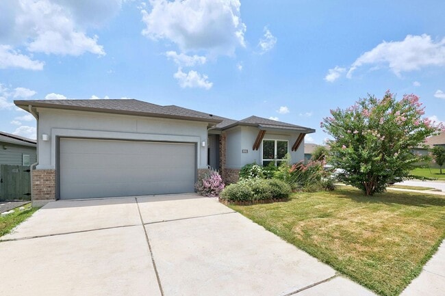 Building Photo - Amazing 3 bed 2 bath in Manor!!!