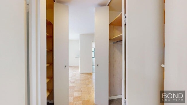 Building Photo - 247 W 87th St