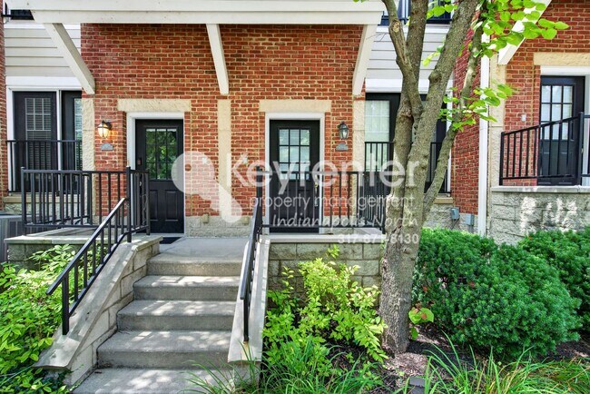 Foto del edificio - Discover this well-appointed 3-bedroom, 2-bath home in Indianapolis within an HOA community