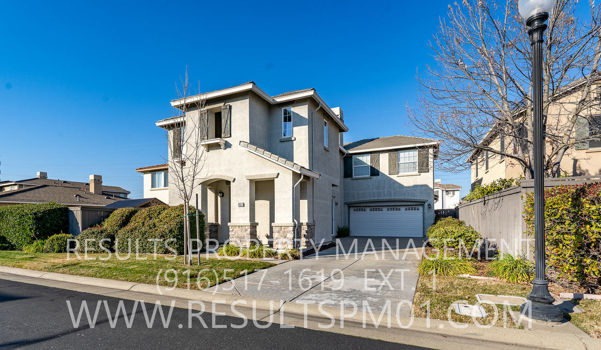 Foto principal - Beautiful Home in Gated Community - Pet Fr...