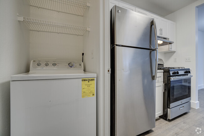 3BD, 2BA - 1,159SF - Laundry - Arbor Club Apartments - Ann Arbor, MI