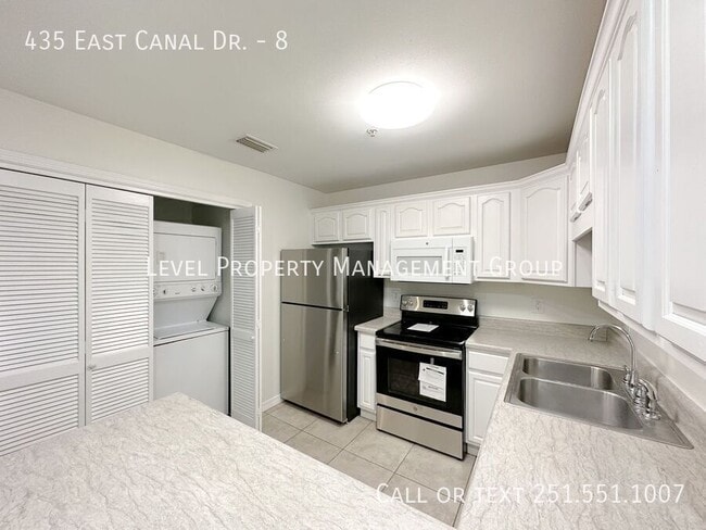 Building Photo - 435 E Canal Dr