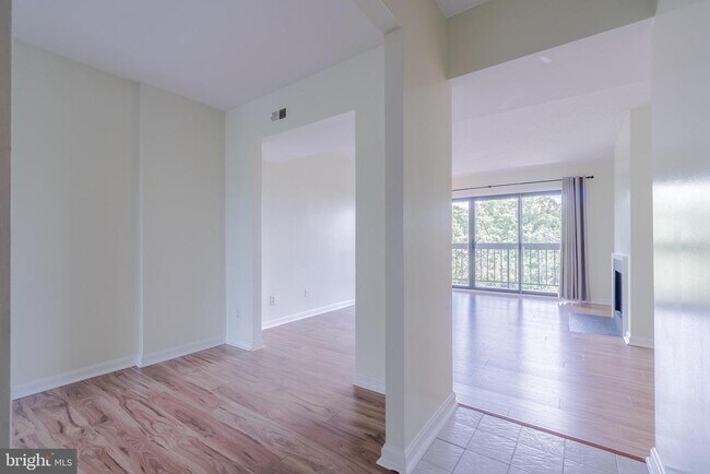 Foto del edificio - 805 N Howard St