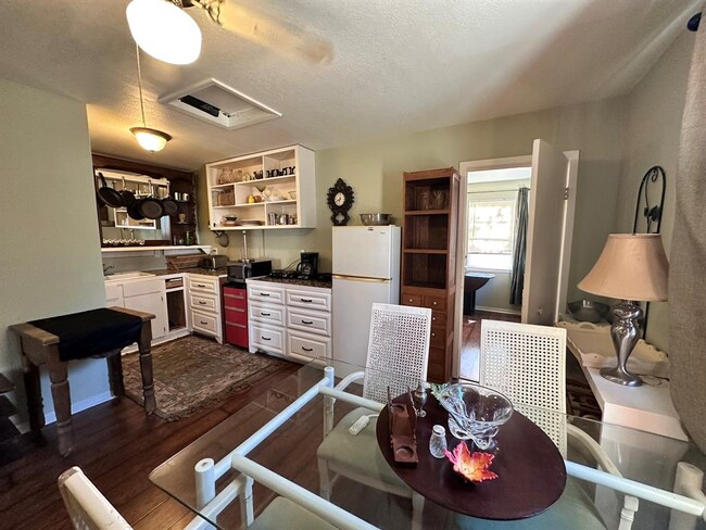 Building Photo - 103 Yucca