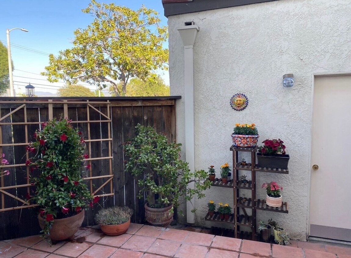 Foto del edificio - Updated Townhome in Old Town Tustin