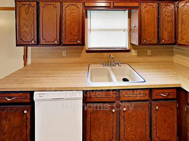 Building Photo - 660 W Forster Dr