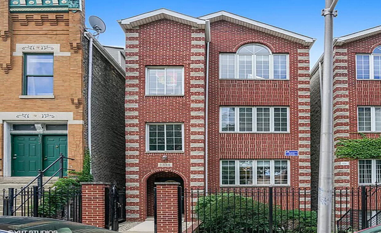 Primary Photo - 1334 N Cleaver St