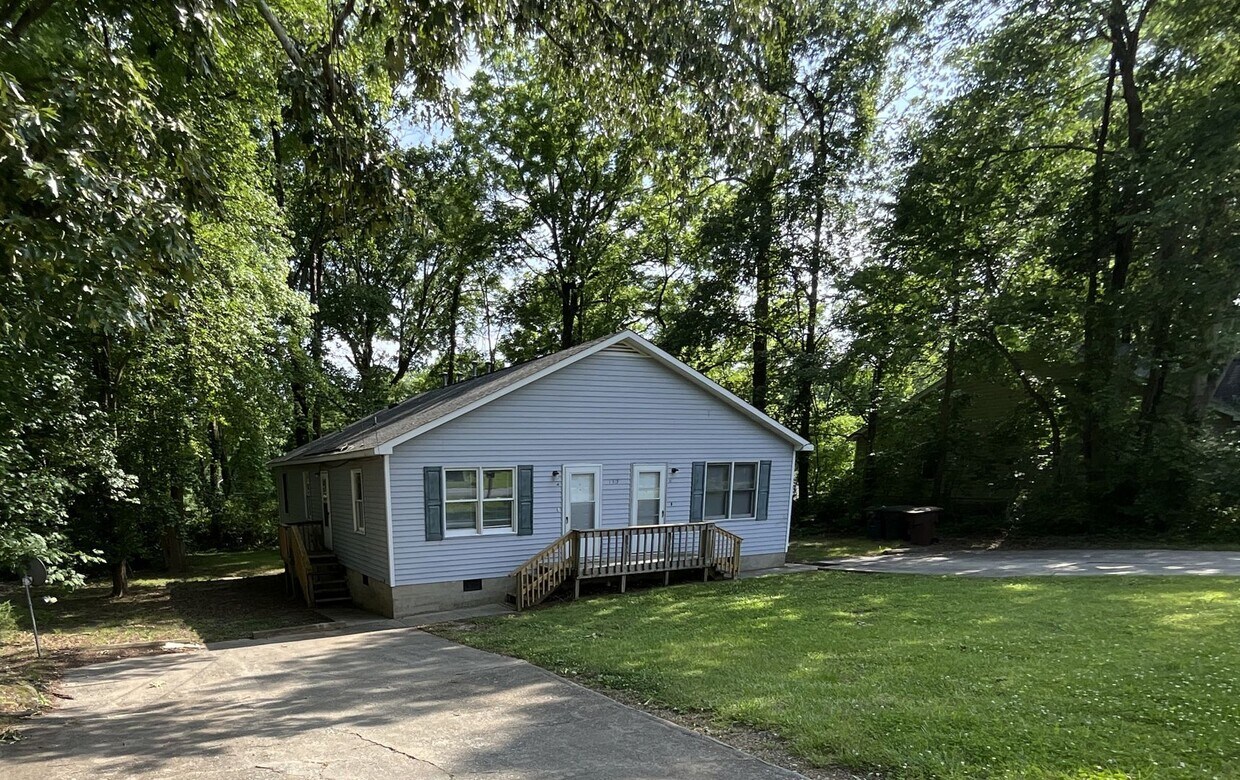 Primary Photo - 1315 Kirkman St