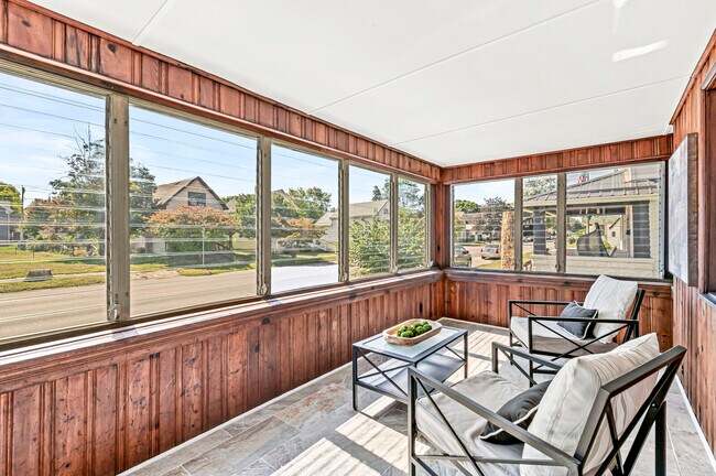 Habitación de 3 estaciones - 174 W 7th St