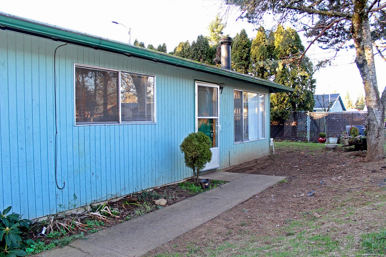 Primary Photo - 17871-17883 SE Division