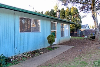Building Photo - 17871-17883 SE Division