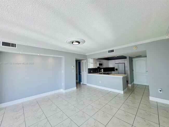 Foto del edificio - 3625 N Country Club Dr