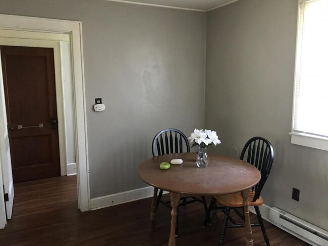 Building Photo - 620.5 Locust Ave Apt A