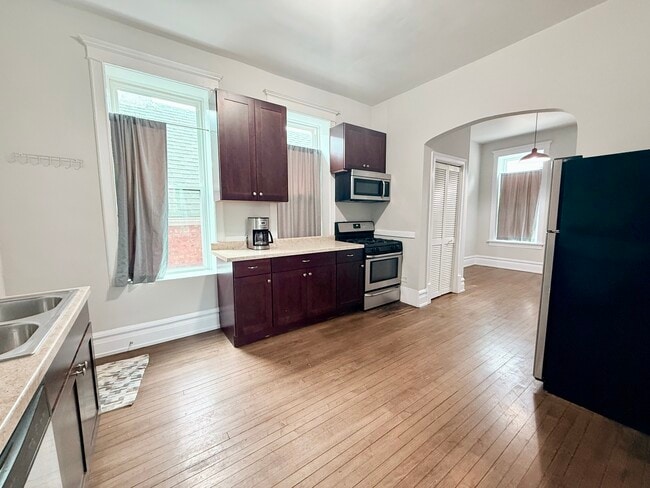 Building Photo - 2104 S Washtenaw Ave.