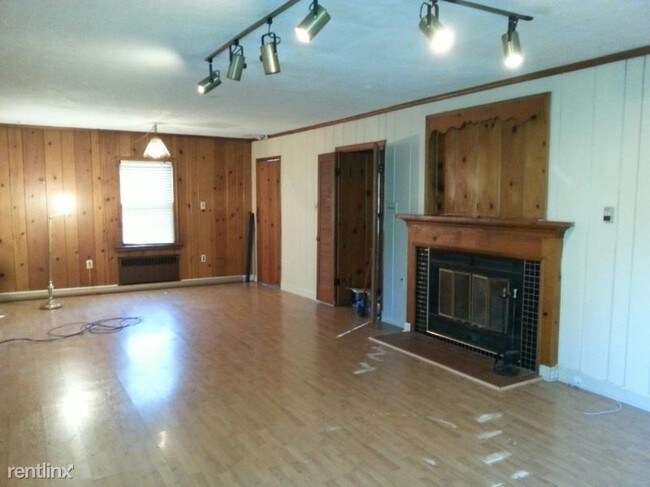 Building Photo - 4 br, 2.5 bath House - 470 Paisley Rd