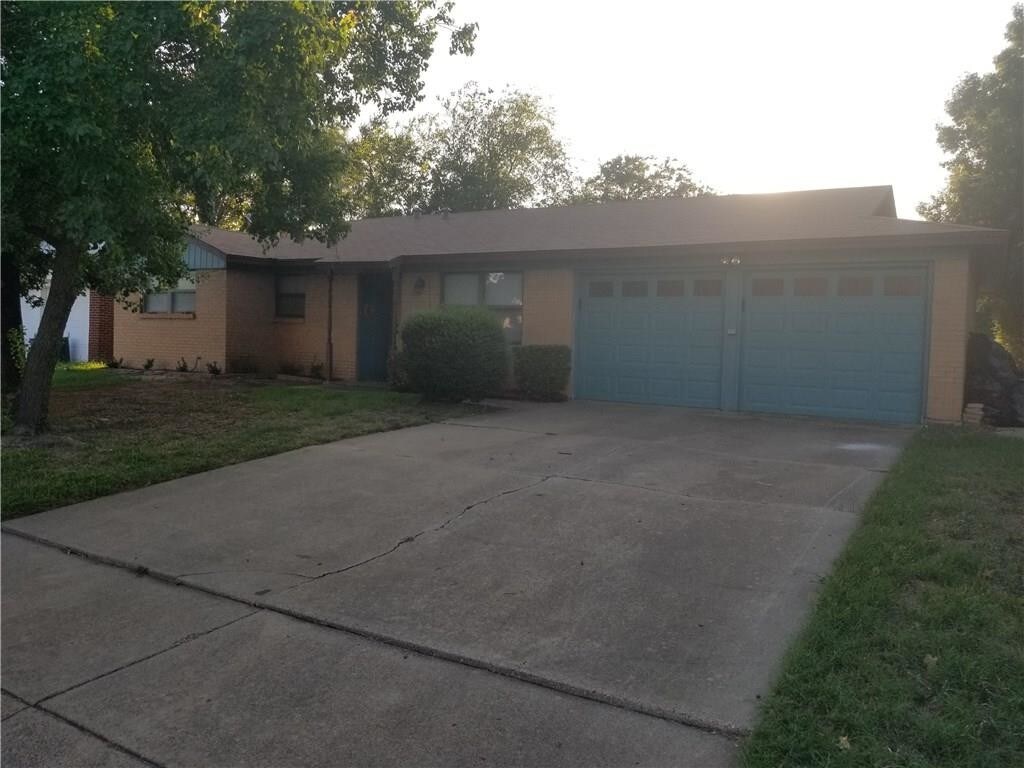 700 S Mills Dr, Euless, TX 76040 House for Rent in Euless, TX