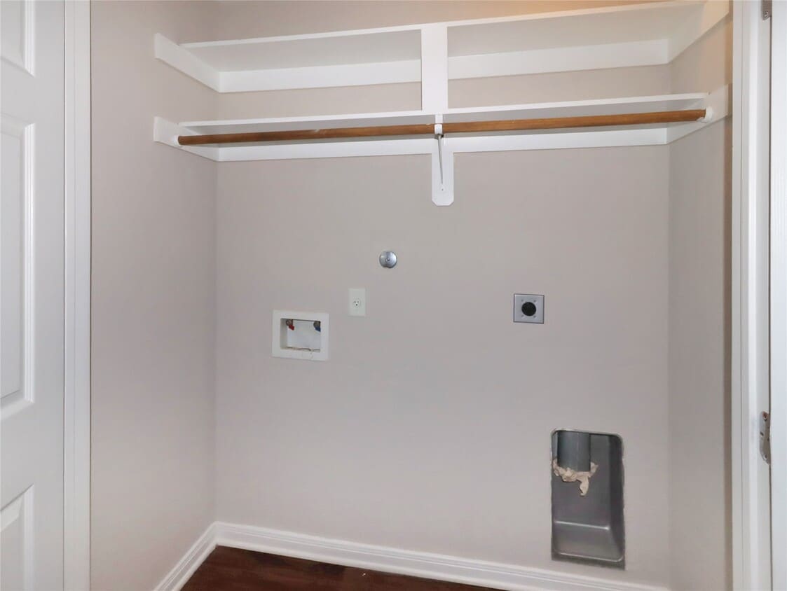 Building Photo - 7406 Blue Jay Dr
