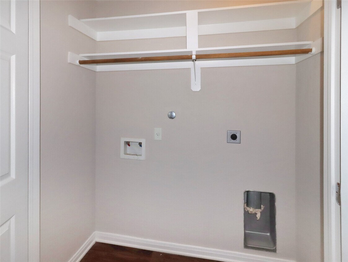 Foto del edificio - 7406 Blue Jay Dr