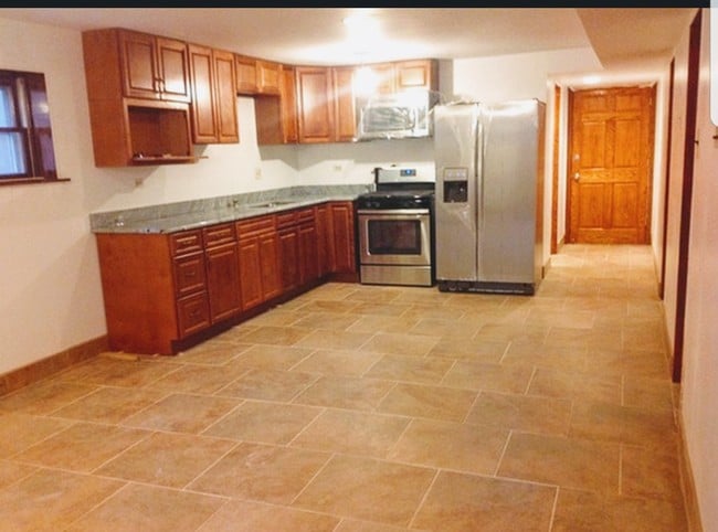 Kitchen with stainless steel appliances & Granite countertop - 2443 N Newcastle Ave Apartments