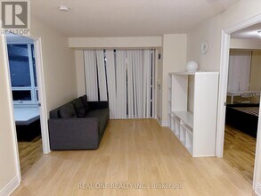 Building Photo - 15 Greenview Ave