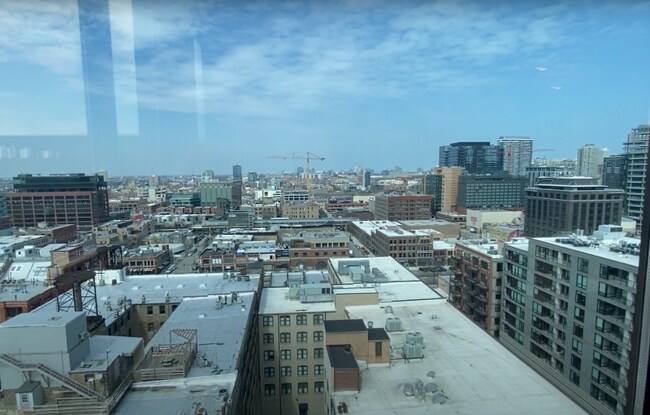 Building Photo - 933 W Washington Blvd