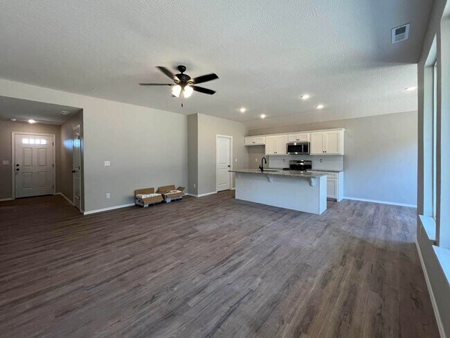 Building Photo - Brand New Home!!