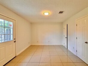 Building Photo - 8610 Valley Meadow Dr