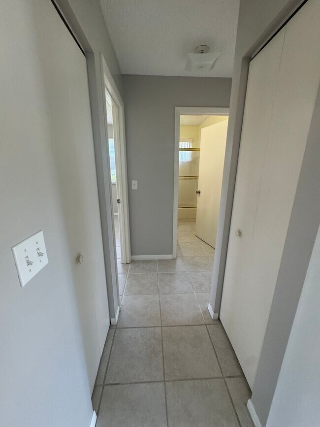 Foto del edificio - Charming 2/1 Home in Oak Run 55+ Community...