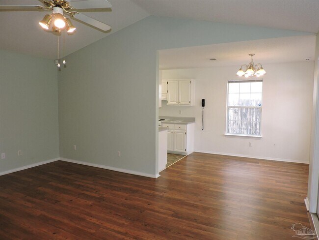 Building Photo - 345 Mirabelle Dr