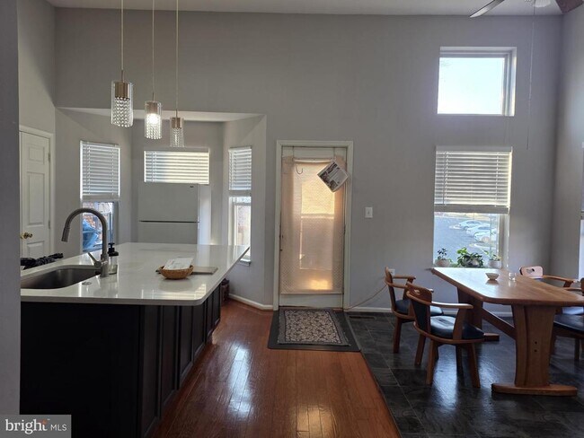 Foto del edificio - 14641 Seasons Dr