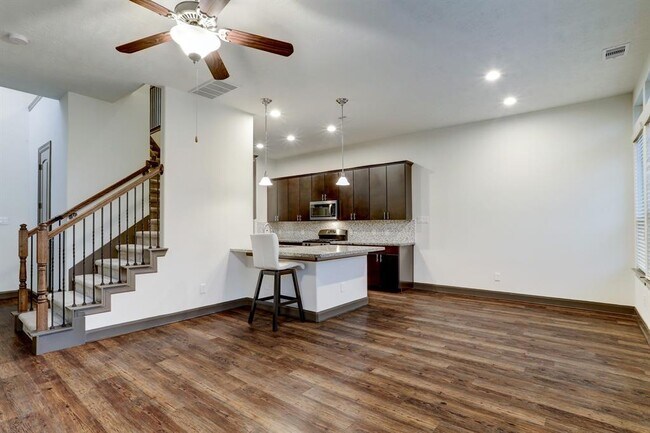 Building Photo - 50 Aventura Pl