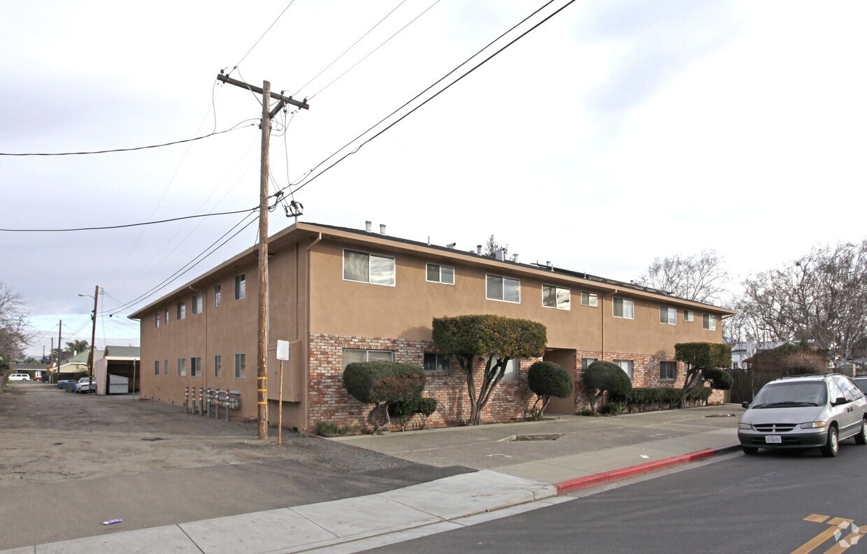 Primary Photo - 350 Nash Rd