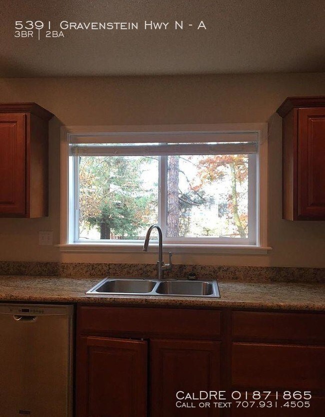 Building Photo - 3 bedroom in Sebastopol CA 95472