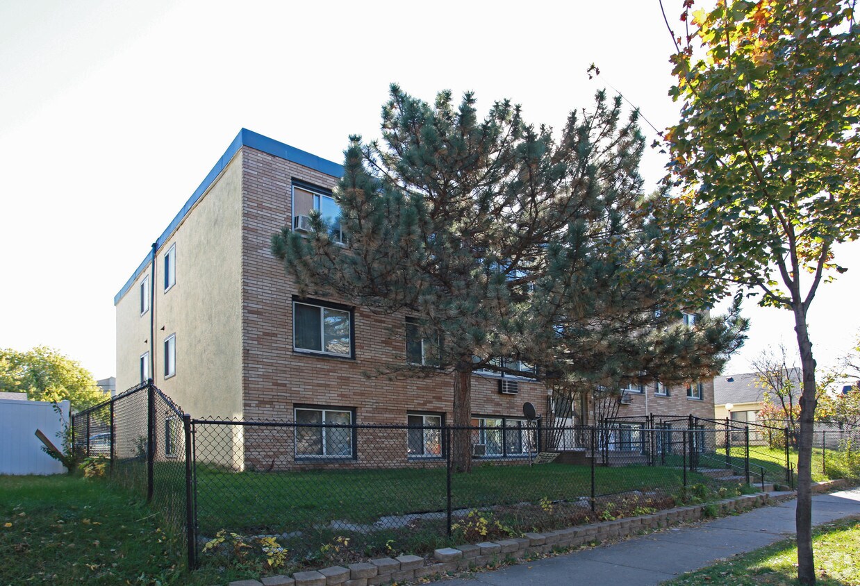 Building Photo - 2743 11th Ave S