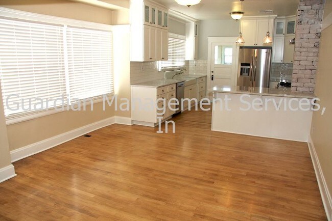 Building Photo - 59 W Encanto Blvd