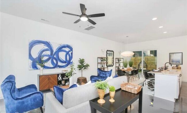 Foto del edificio - 2108 Roslyn Ave