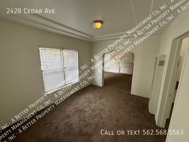 Building Photo - Large Upper Duplex w/Dining Room, DW, HUGE...