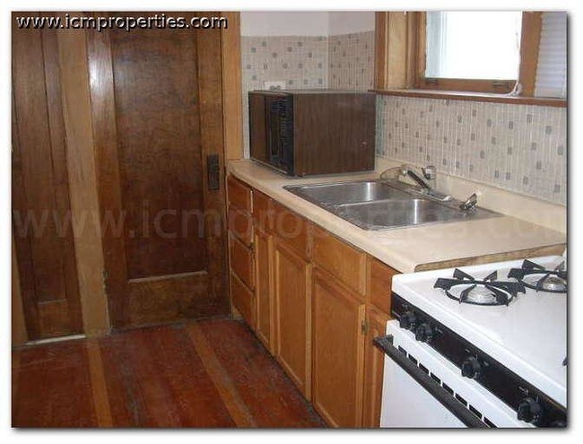 Building Photo - 2613 W Berwyn Ave