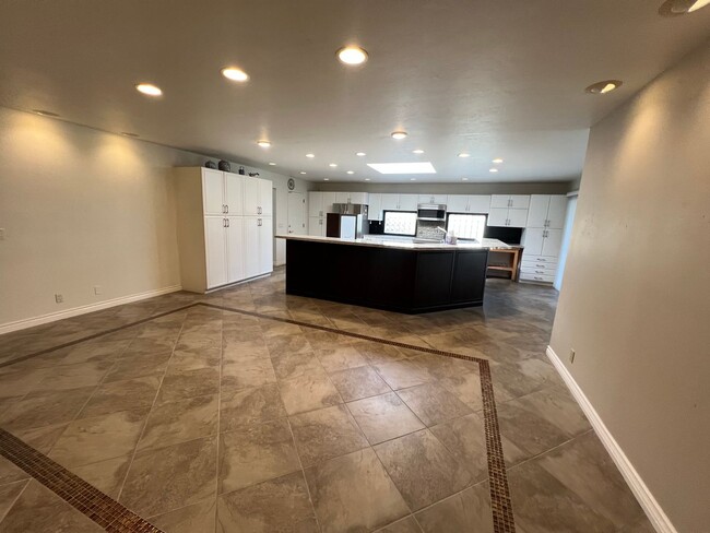 Building Photo - Beautiful Home in Camarillo