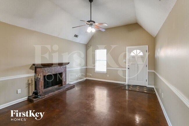Building Photo - 8521 Highland Glen Cir N
