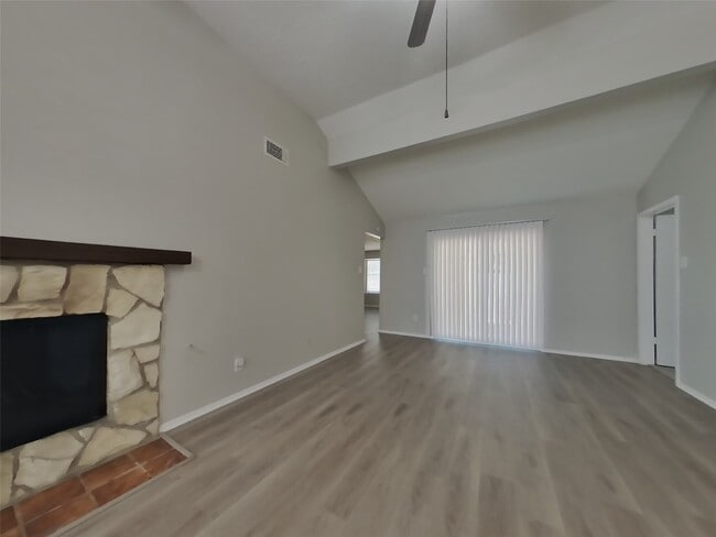 Foto del edificio - 17226 Modbury Dr