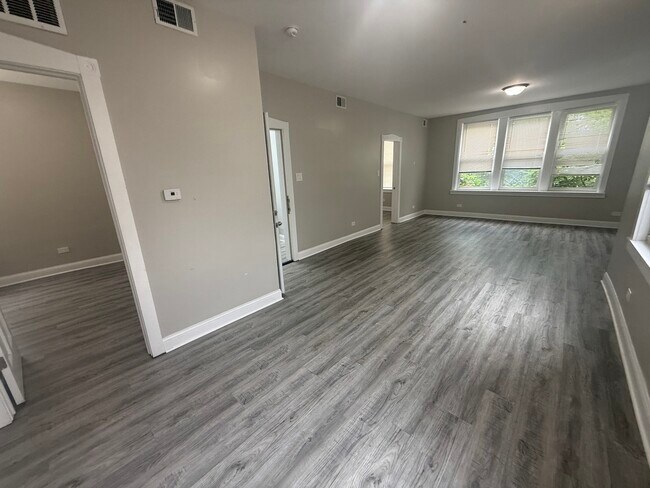 Foto del edificio - 5319 W Fullerton Ave
