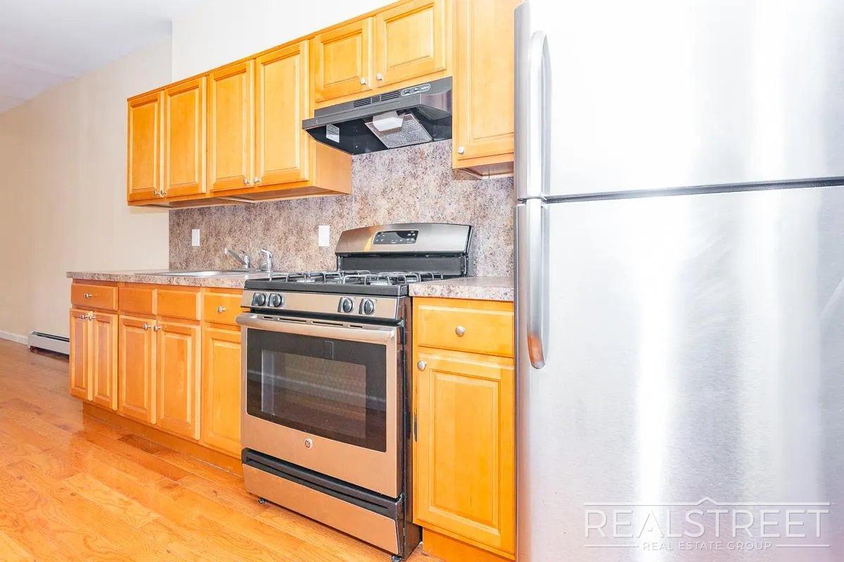 Primary Photo - ? Spacious 2 Bedroom Apartment in Bushwick ?
